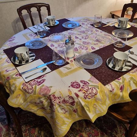 Domaine De Belcayre Bed & Breakfast มงโตบ็อง ภายนอก รูปภาพ