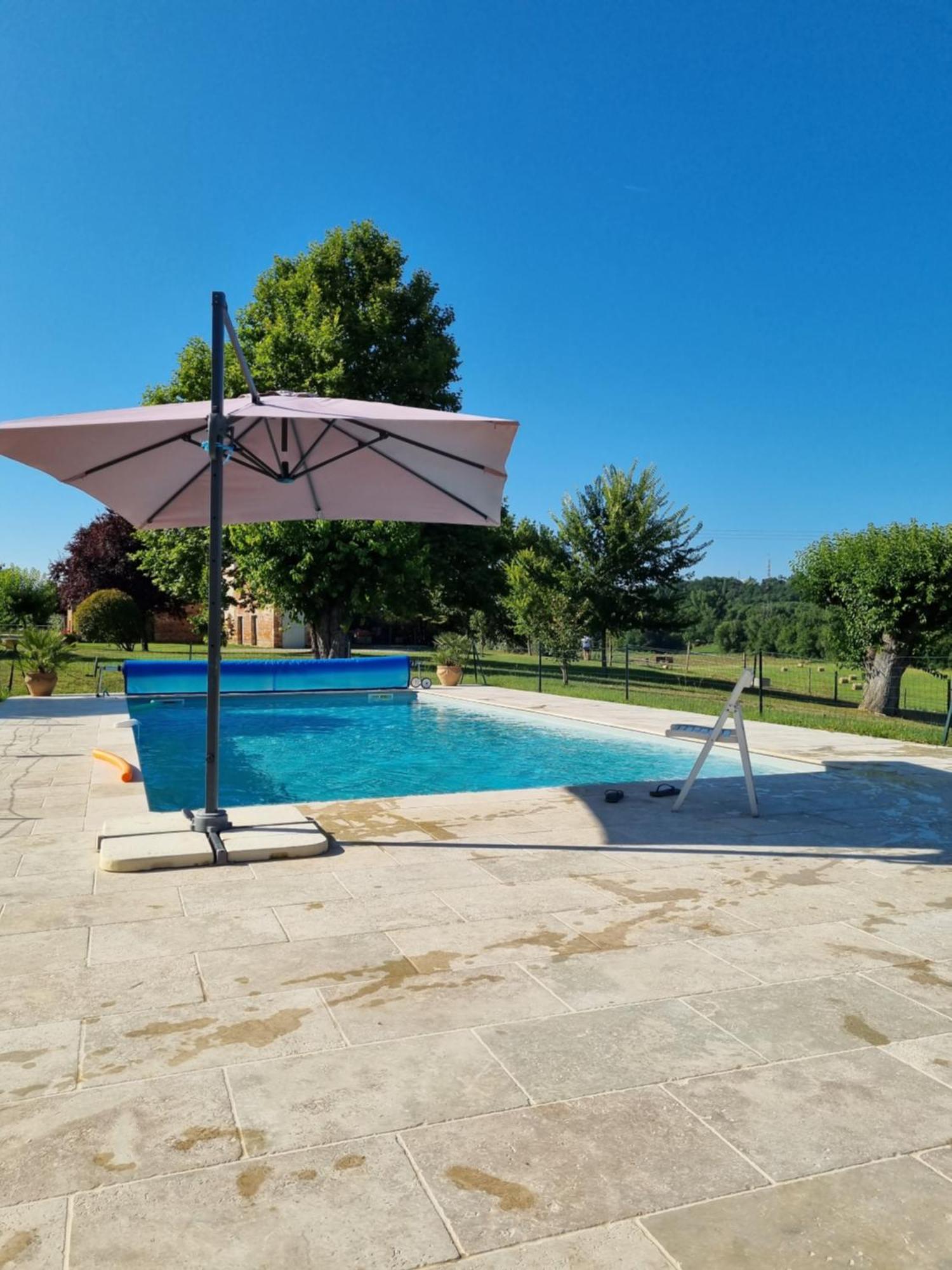 Domaine De Belcayre Bed & Breakfast มงโตบ็อง ภายนอก รูปภาพ