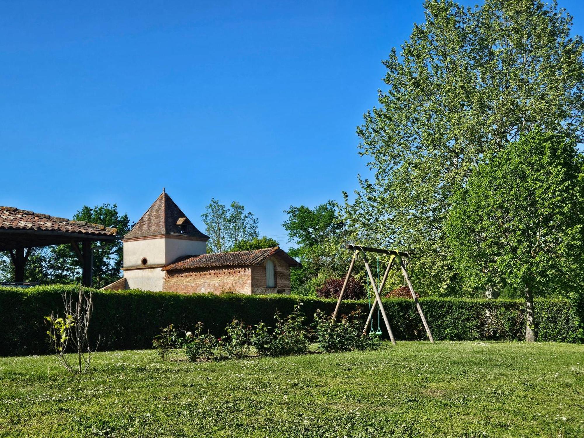 Domaine De Belcayre Bed & Breakfast มงโตบ็อง ภายนอก รูปภาพ