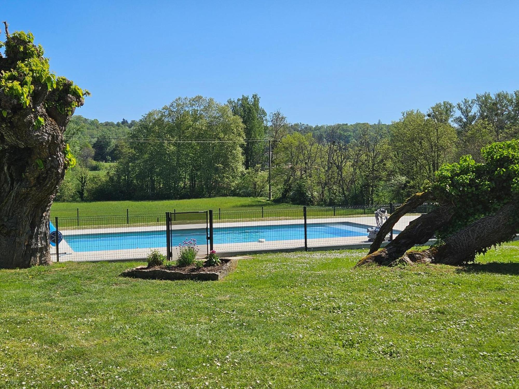Domaine De Belcayre Bed & Breakfast มงโตบ็อง ภายนอก รูปภาพ